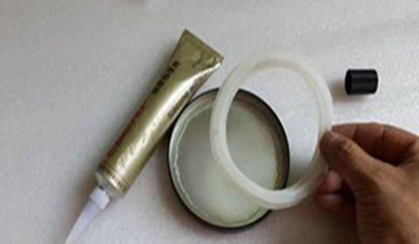 塑料與金屬之間粘接，該如何選擇合適的膠水？思美達(dá)膠粘